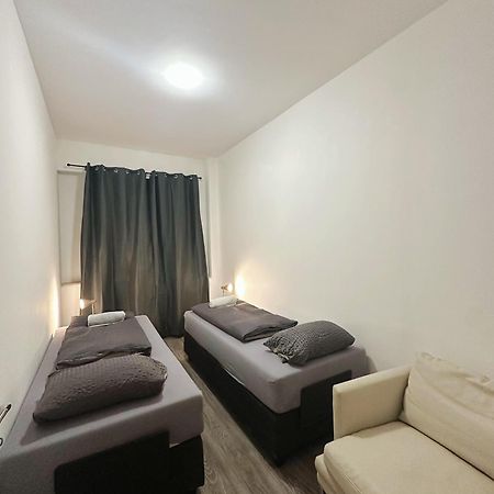 2Schlafenzimmer 5Betten Montuerwhonung Apartment Düsseldorf Exterior foto