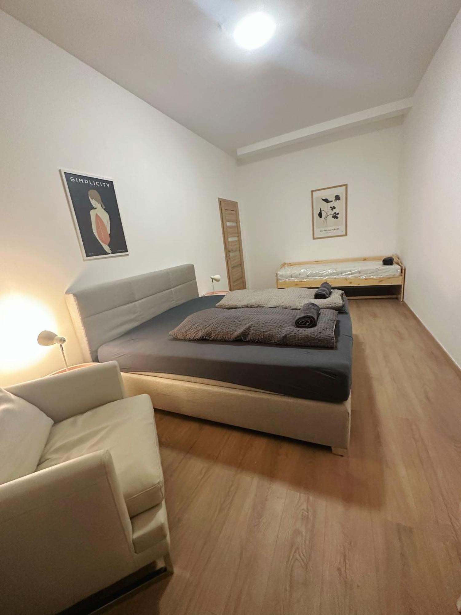 2Schlafenzimmer 5Betten Montuerwhonung Apartment Düsseldorf Exterior foto