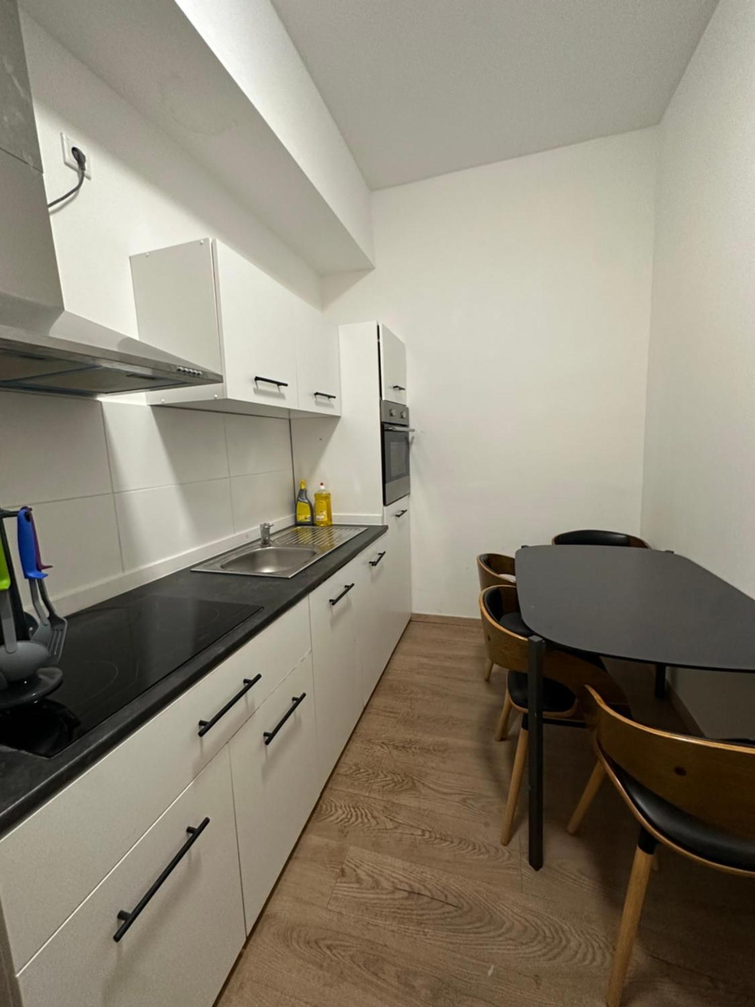 2Schlafenzimmer 5Betten Montuerwhonung Apartment Düsseldorf Exterior foto