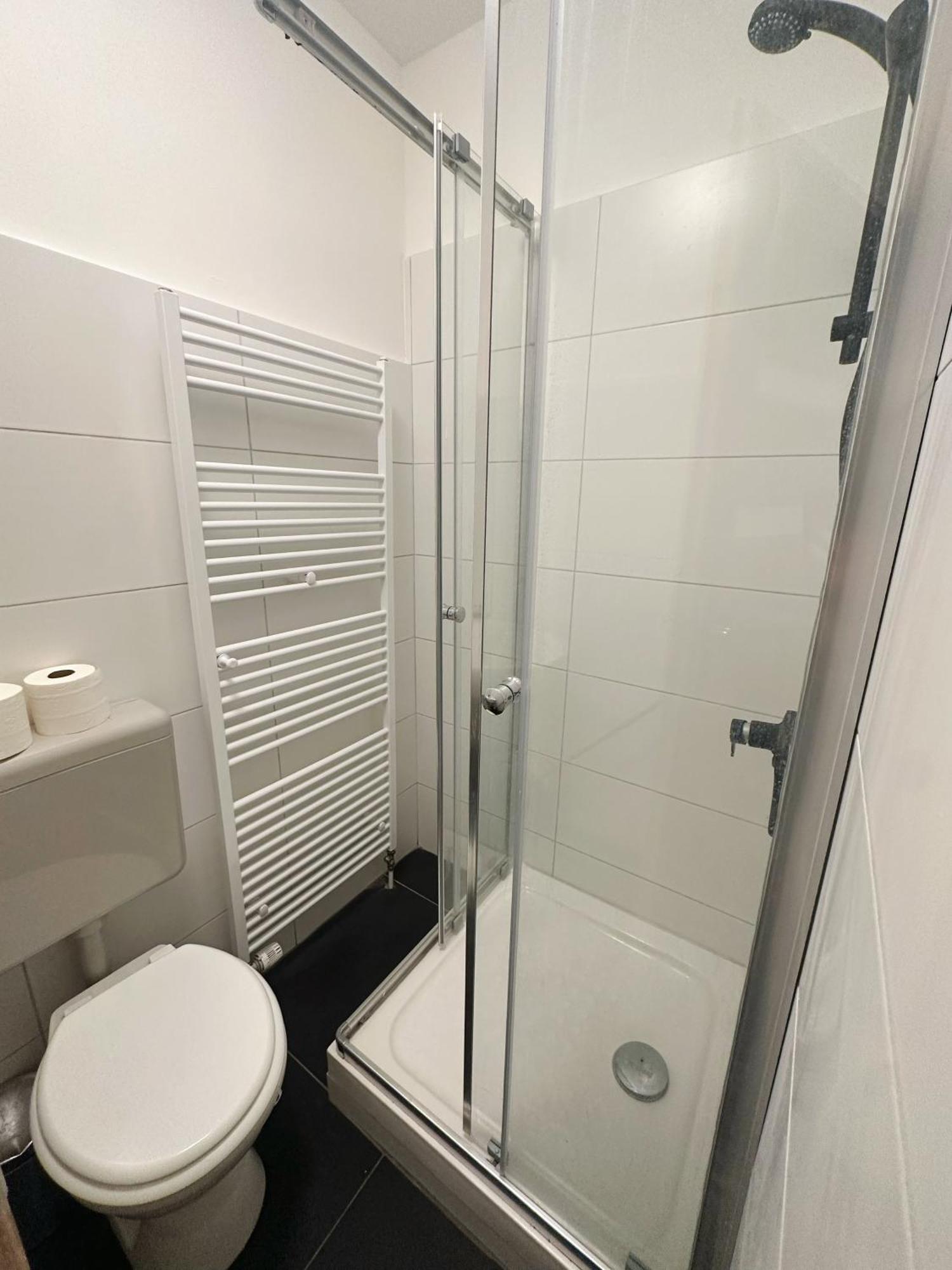2Schlafenzimmer 5Betten Montuerwhonung Apartment Düsseldorf Exterior foto
