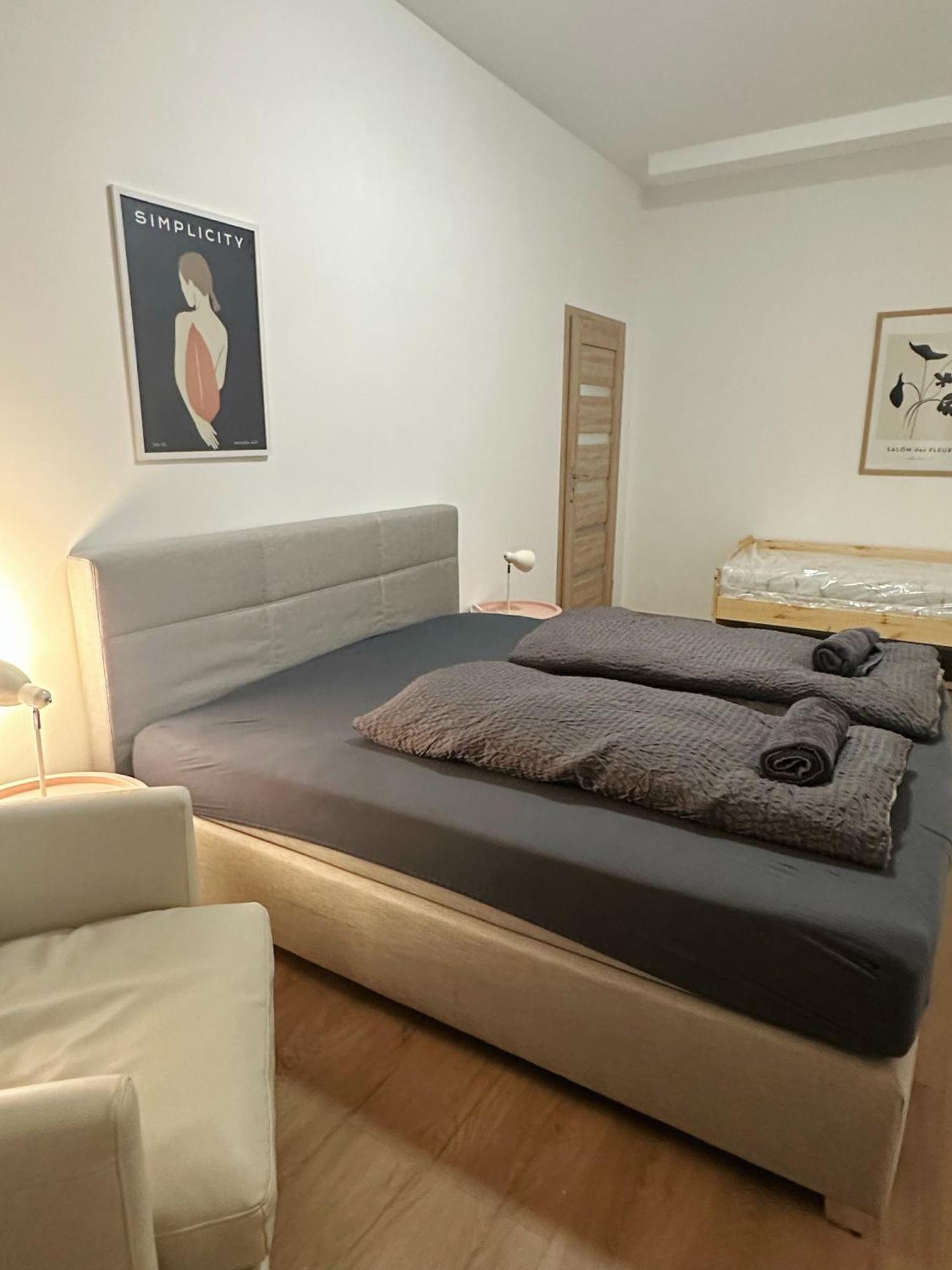 2Schlafenzimmer 5Betten Montuerwhonung Apartment Düsseldorf Exterior foto