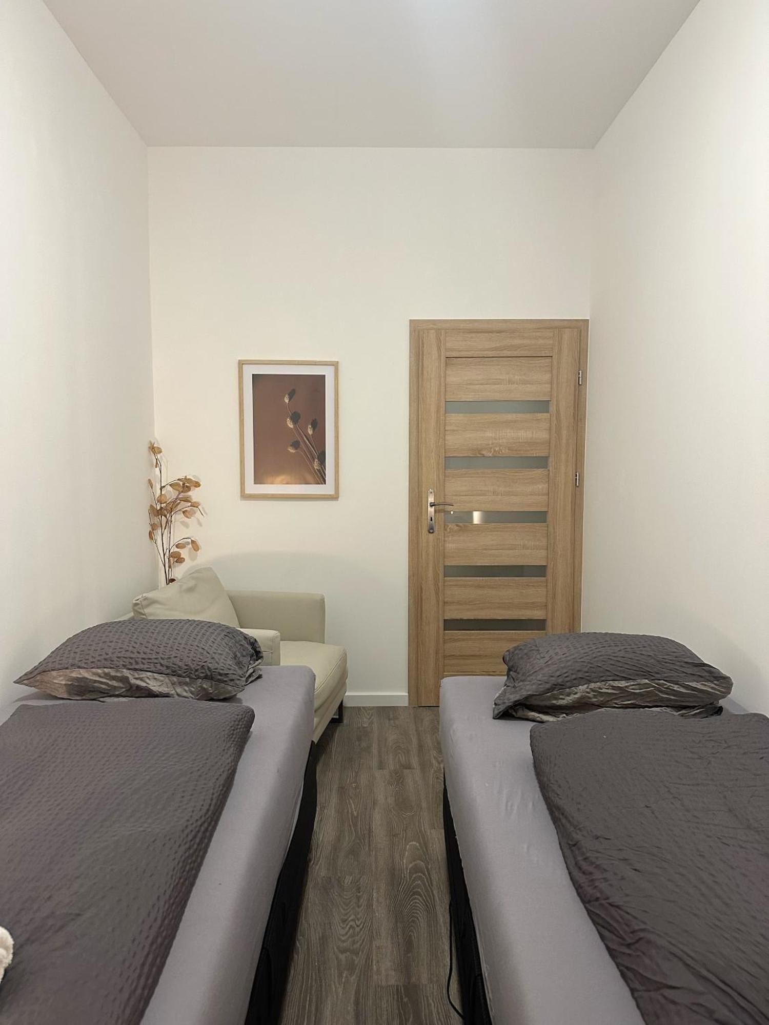 2Schlafenzimmer 5Betten Montuerwhonung Apartment Düsseldorf Exterior foto